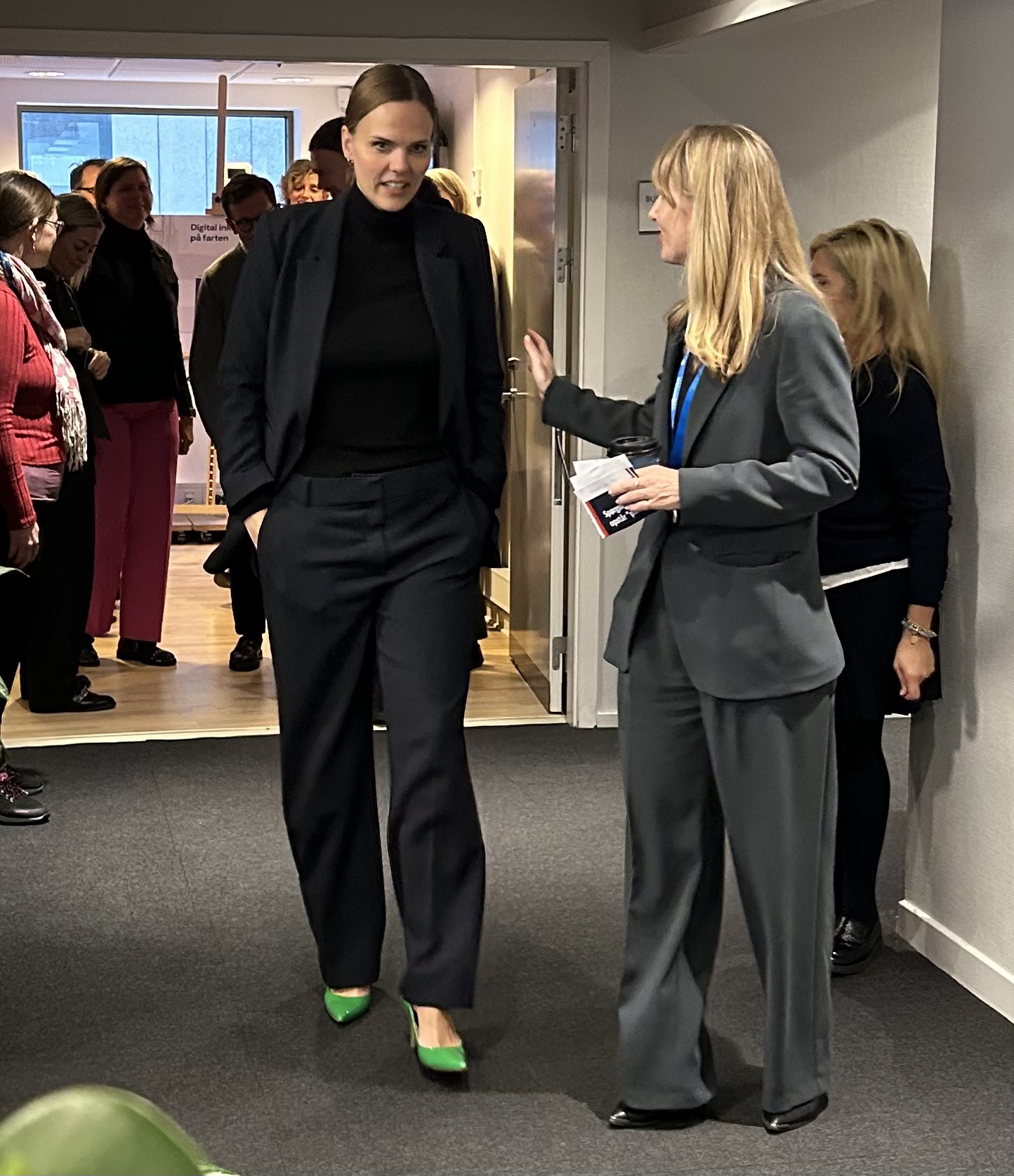 Minister checker ind i hos Rejsekort som app